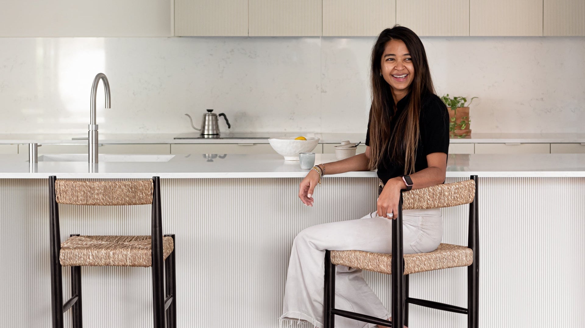 Tsian’s Kitchen: Slatted and Basic in Beige